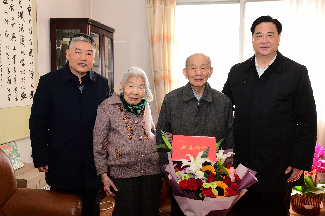 邵新宇看望慰问了杨叔子院士,熊有伦院士,段正澄院士夫人万慕秦老师